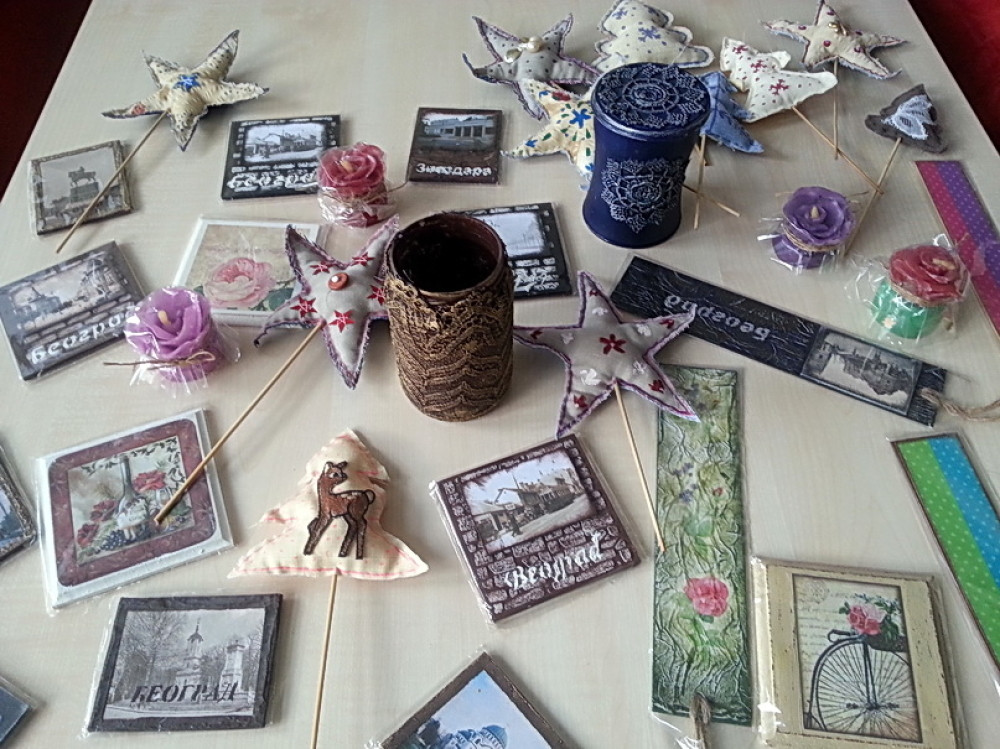 Najmlađi prave poklone za mame