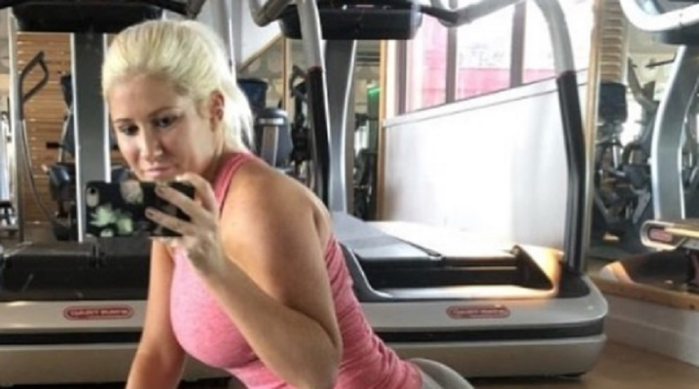 Danju bodri Totenhem, uveče glumi u pornićima (FOTO)