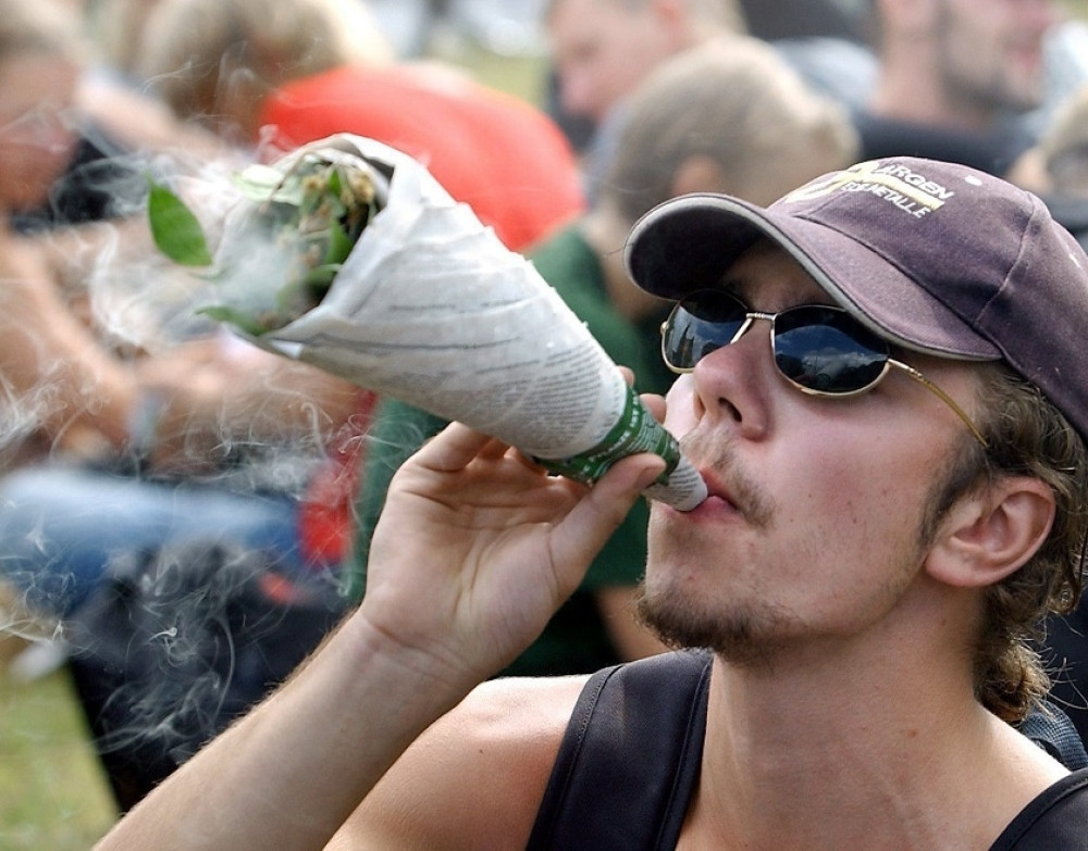 Dron bacao paketiće sa kanabisom na centralni trg u Tel Avivu