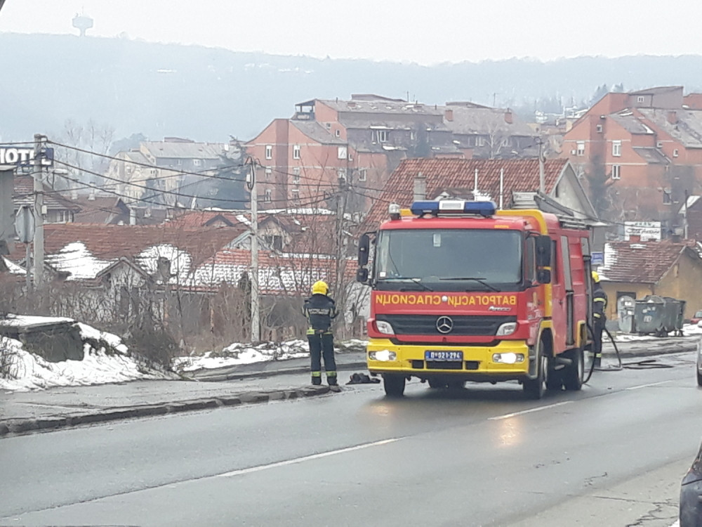 Zapaljen "audi" u Kruševcu, sumnja se da je požar podmetnut