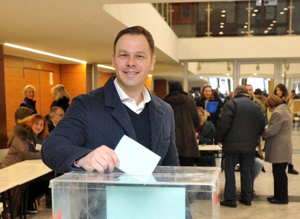 Gradonačelnik glasao u ulici Kraljice Marije