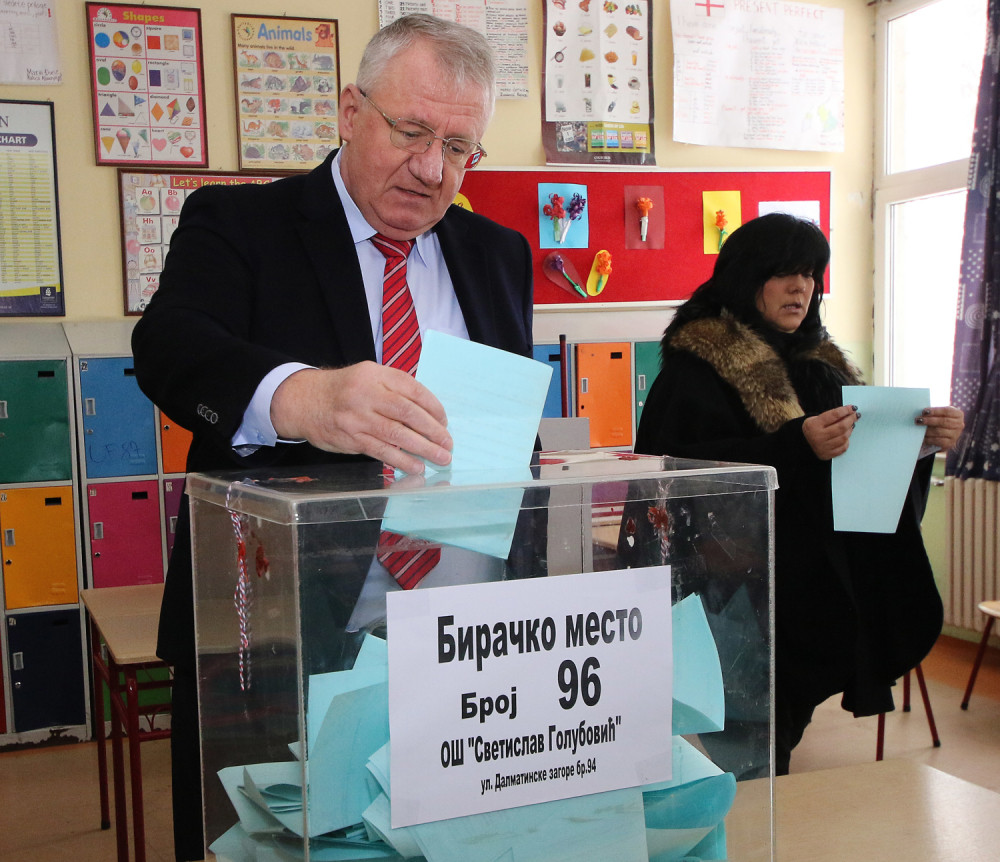 Šešelj glasao u Batajnici, Bastać u Skadarliji