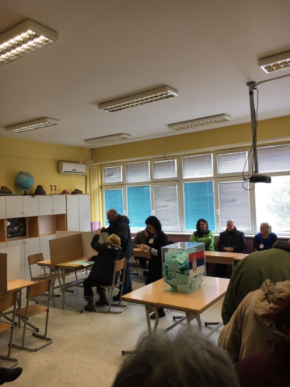 Zašto bi nas Amerikanci nadgledali!