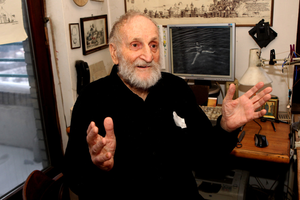 Nazvali su me Isus na bazenu kod skupštine