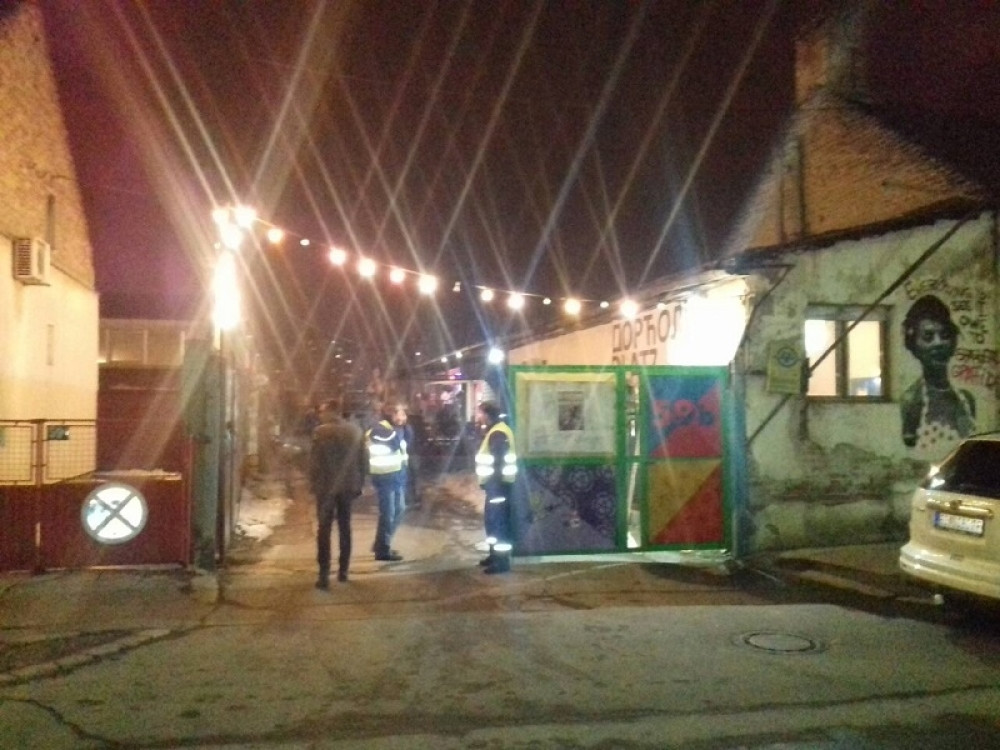 Đilasovo obezbeđenje guralo novinare ispred izbornog štaba!