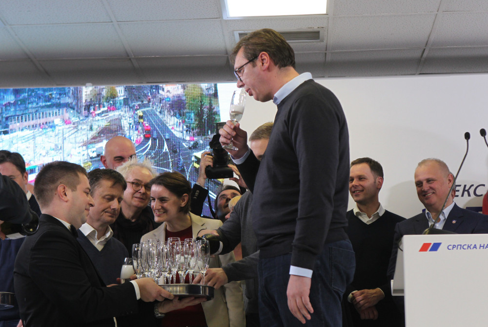 Ovako su naprednjaci Vučiću čestitali rođendan!