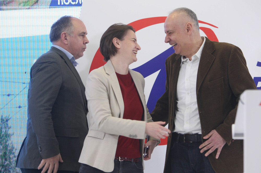 Naprednjaci slave, demokrate tuguju!