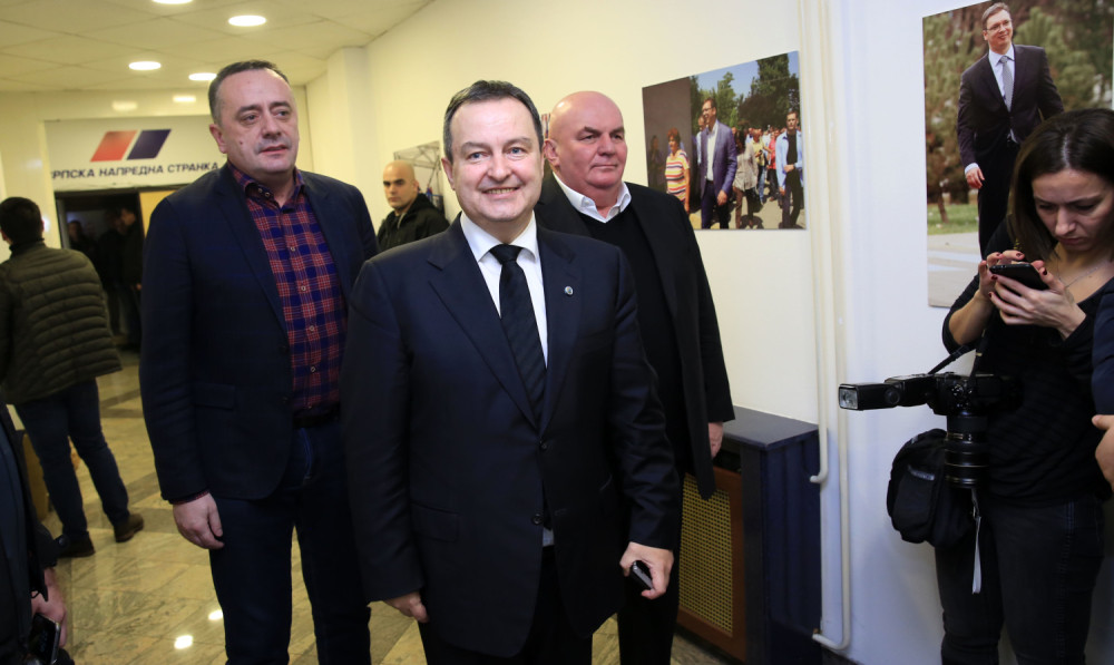 Ivica Dačić i njegov stomačić ušli u pesmu!