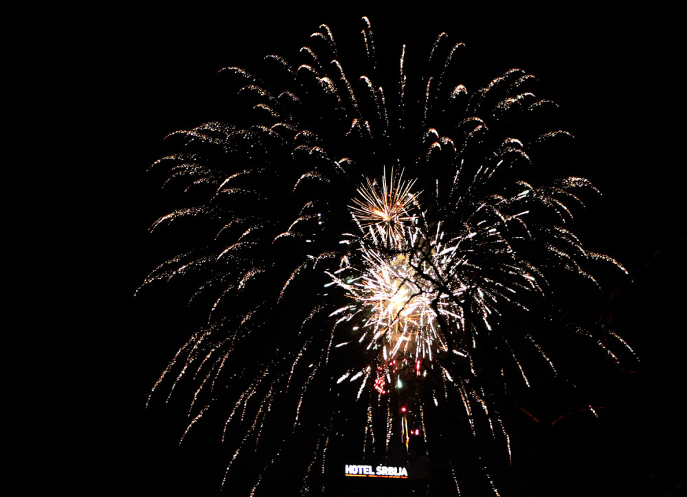 Požar u radnji sa pirotehnikom izazvao haos