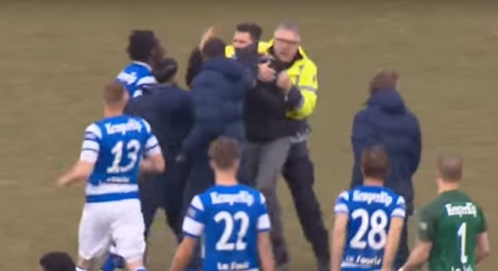 Fudbaleri pretukli huligane koji su upali u teren