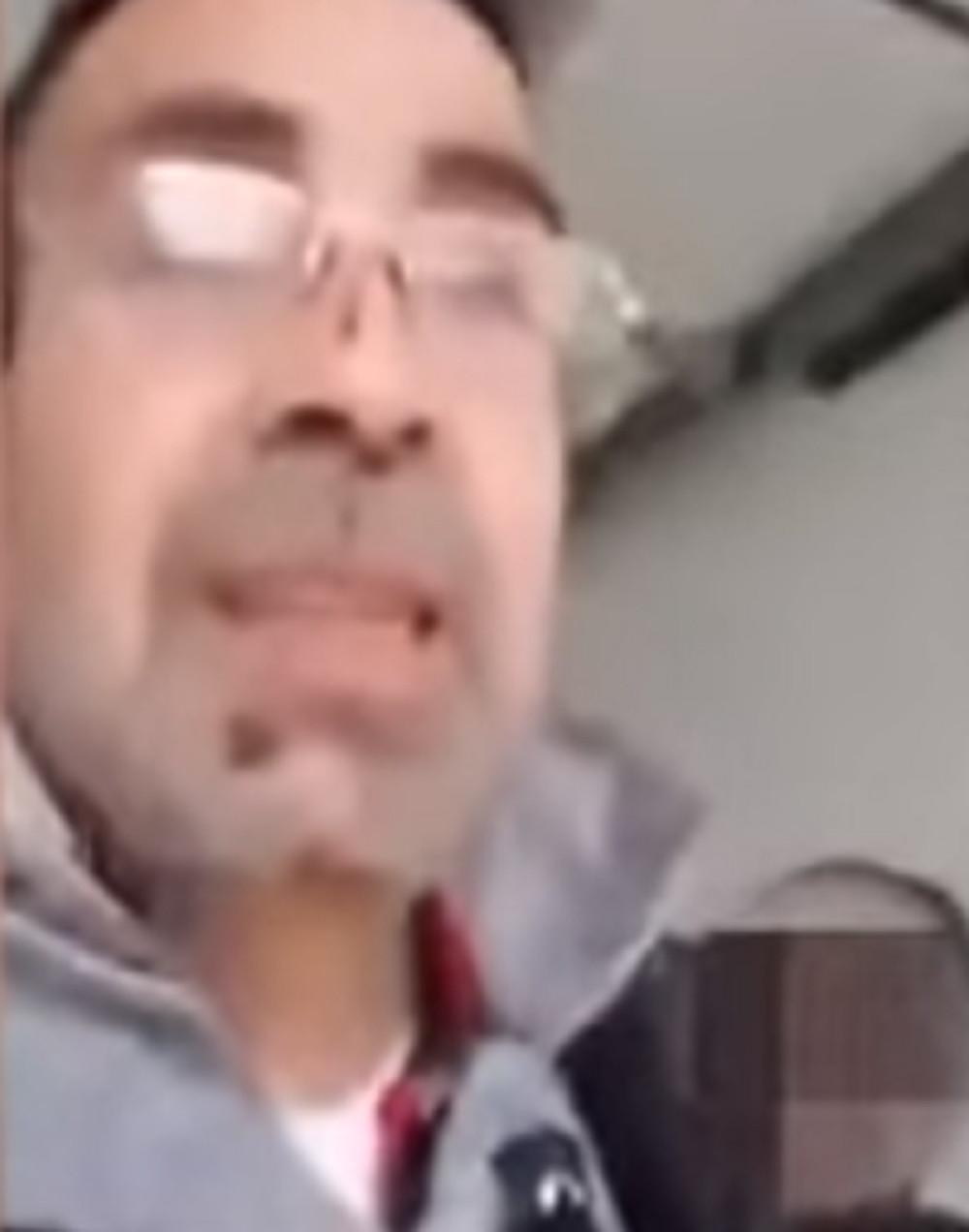 Zaklao ženu pred decom i snimao uživo na Fejsbuku (UZNEMIRUJUĆE 18+)