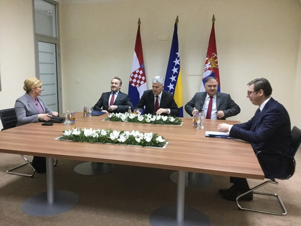 Vučić zahvalio Izetbegoviću na iskrenosti o granici