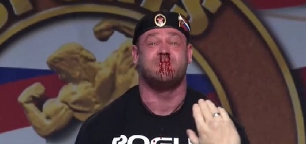 Šikljala mu je krv iz nosa, ali on je rešio da podigne tegove!