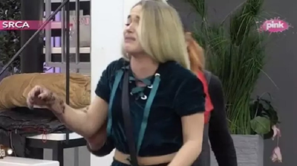 Zadrugari zavukli ruke u posude sa čudnim sadržajem, ukućanke plakale od muke!