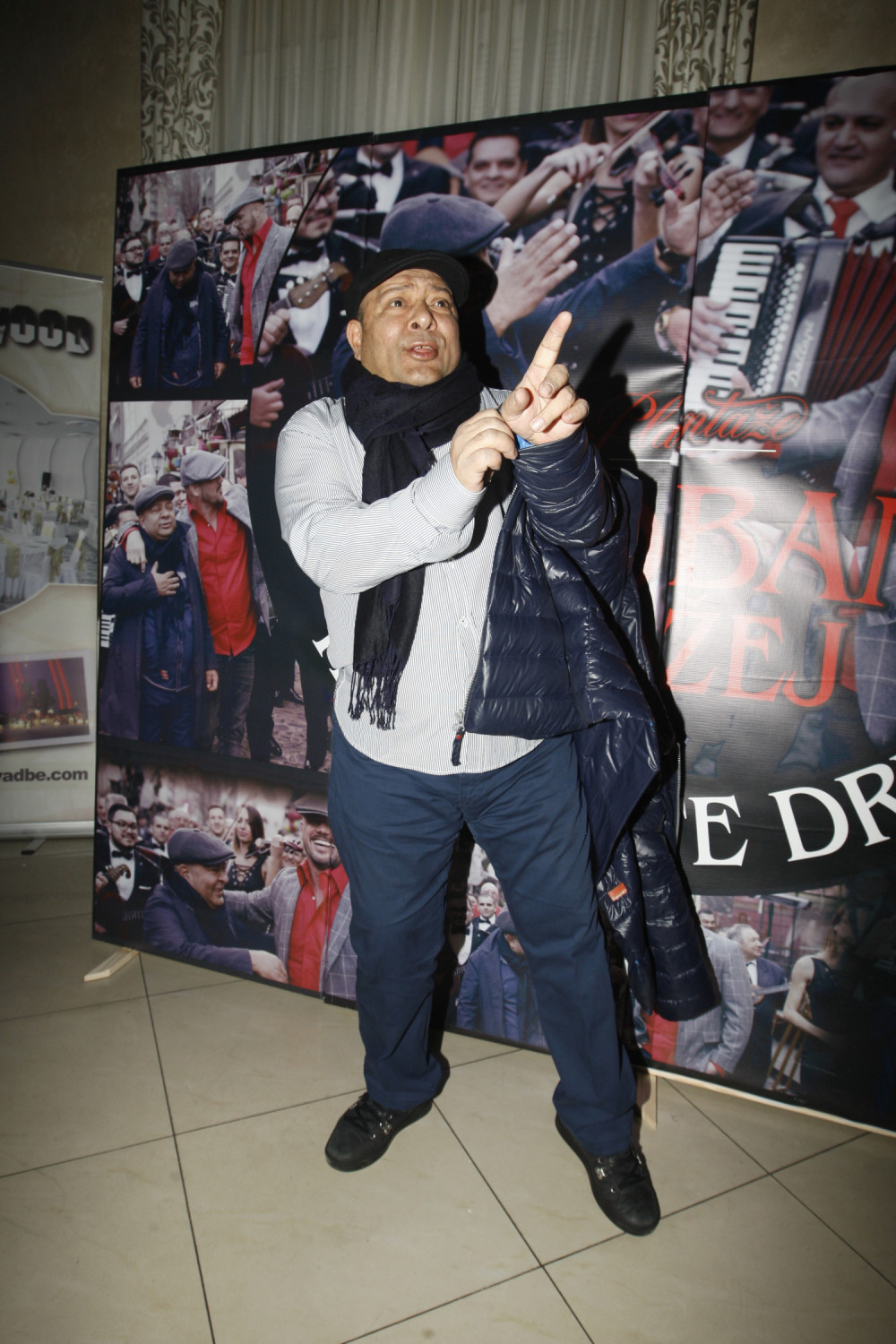 Dok je pevao glas mu je drhtao, ali oči su ipak zadržale prepoznatljivi sjaj (FOTO/VIDEO)