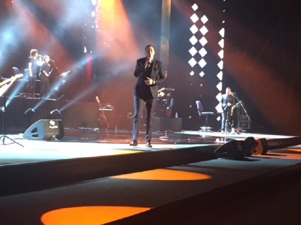 Fanovi pesmom i tortom čestitali Sergeju rođendan