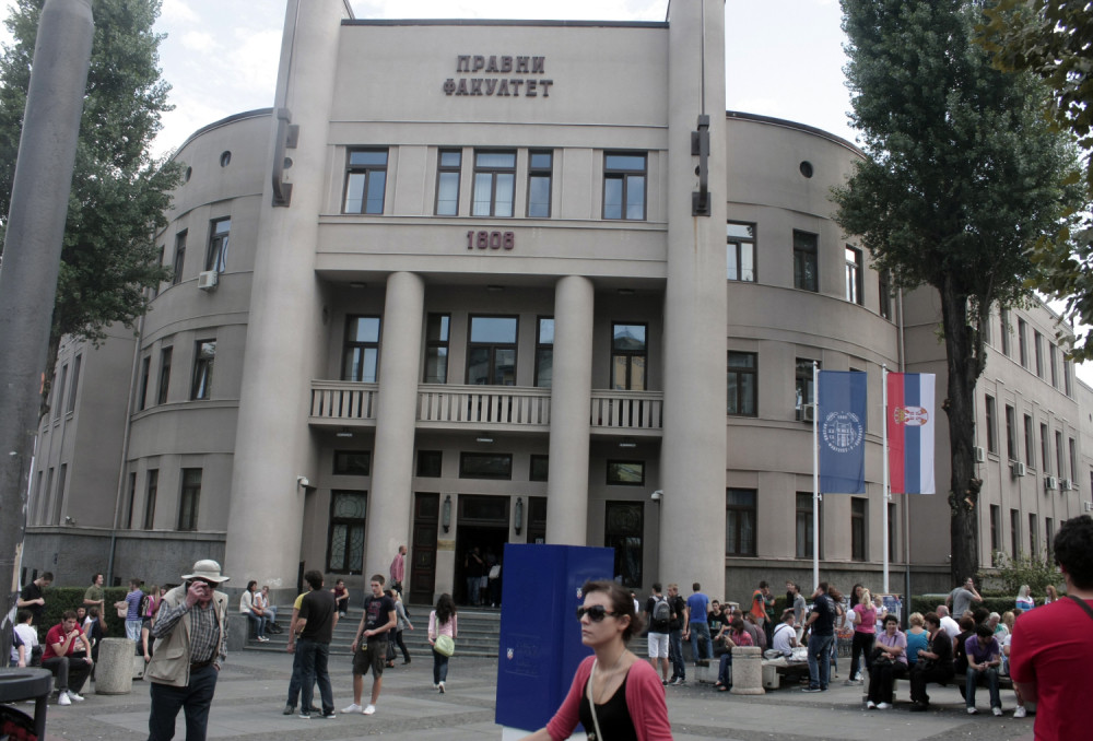 Panika u Beogradu! Manijak presreće i napada žene kod Pravnog fakulteta!