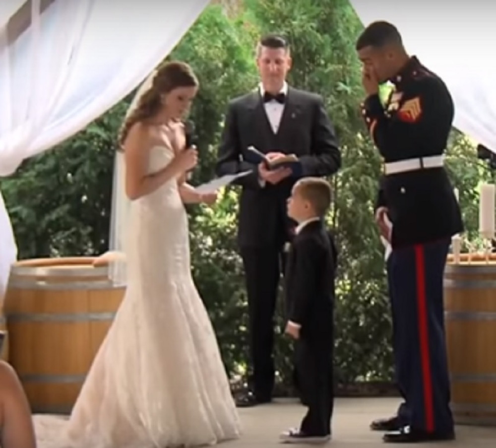 Mlada pred gostima pročitala dirljivu poruku i rasplakala čitav svet!