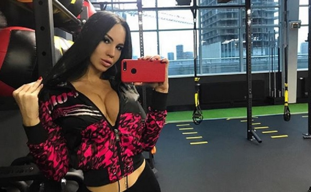 UFC devojka batalila ring i krenula da snima erotske i lezbo scene (FOTO)