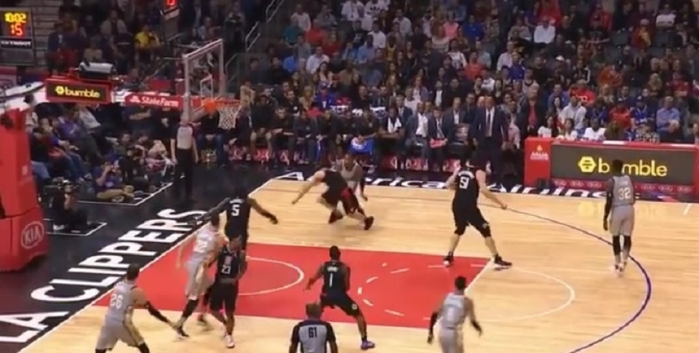 Zvezda Klivlenda poslala Teodosića po burek!