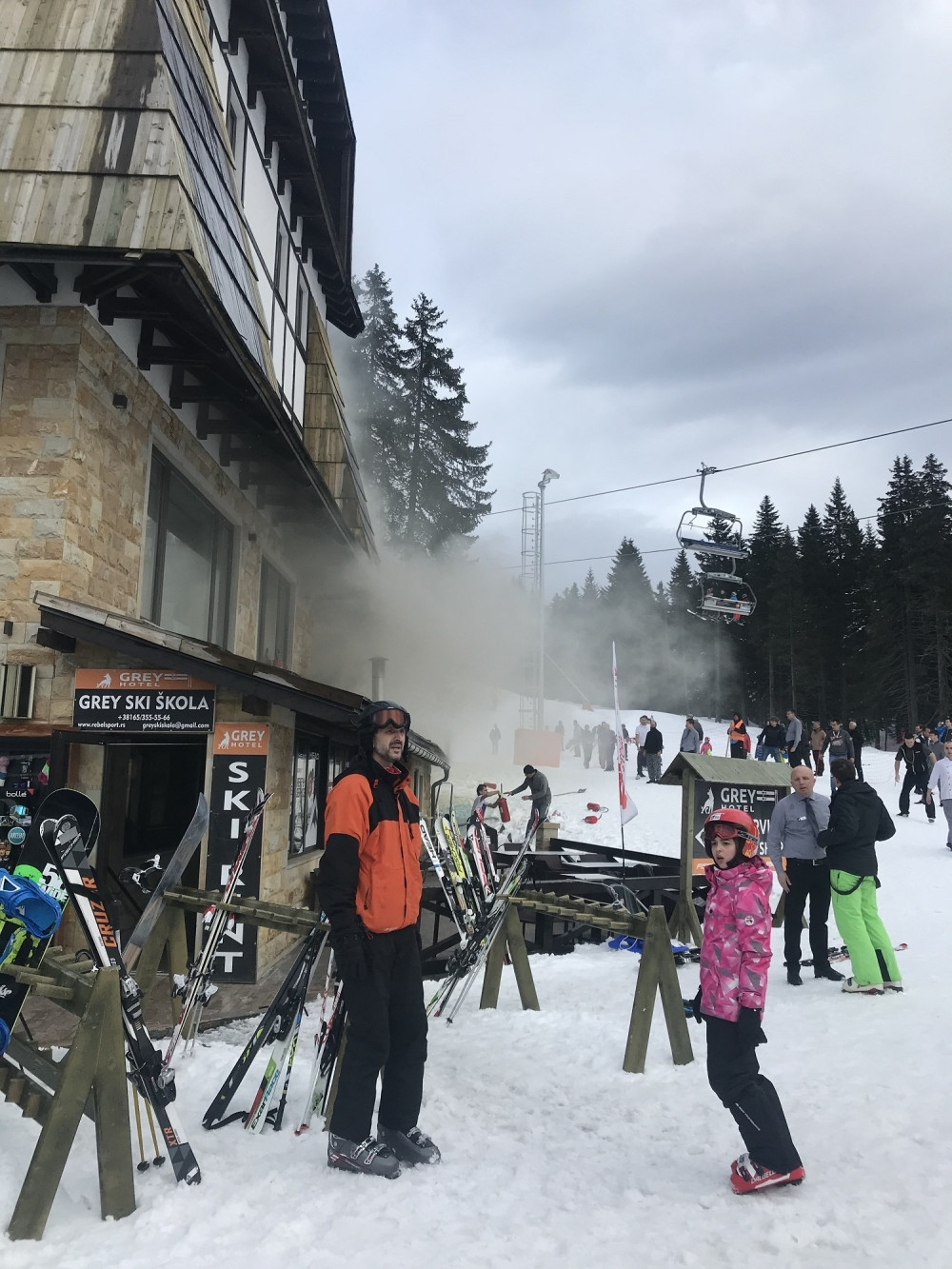 Zapalio se hotel na Kopaoniku (FOTO)