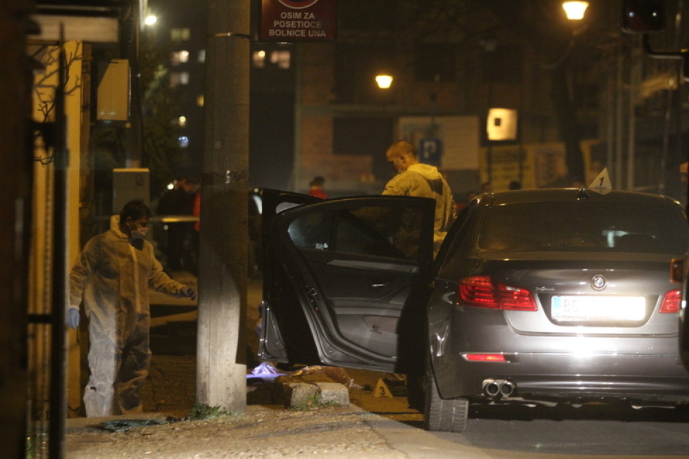 Muškarac izrešetan u BMW-u! (FOTO)