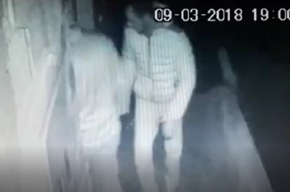 Pogledajte kako su lopovi provalili u Sakićevu kuću!