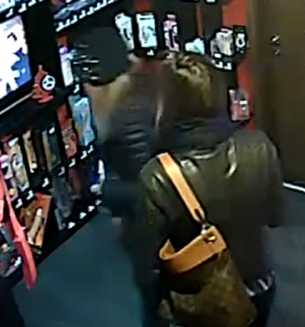 Dve plavuše pokrale "igračke za odrasle", vlasnik im nije mogao ništa