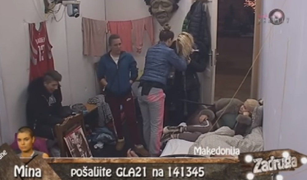 Zadrugarke napale Saru da konačno prizna da li ima silikone, a onda joj ispipale grudi!