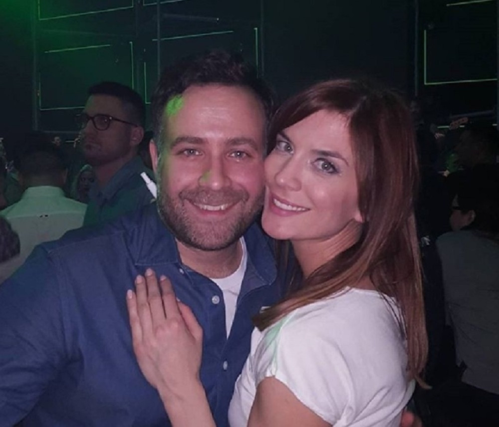 Verila se naša poznata voditeljka, dečko je zaprosio na nesvakidašnji način!