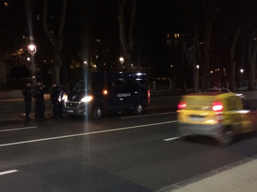 Krvava tuča navijača u Karađorđevom parku, "Grobari" napravili sačekušu "Delijama"? (GALERIJA)