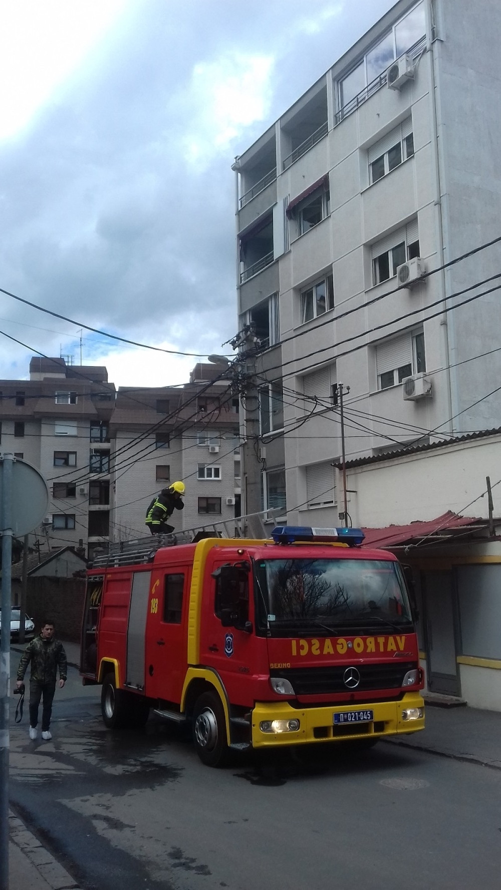 Čuli smo ženski glas, plakanje, vrisku, a sledeće što smo videli bila su tela na podu!