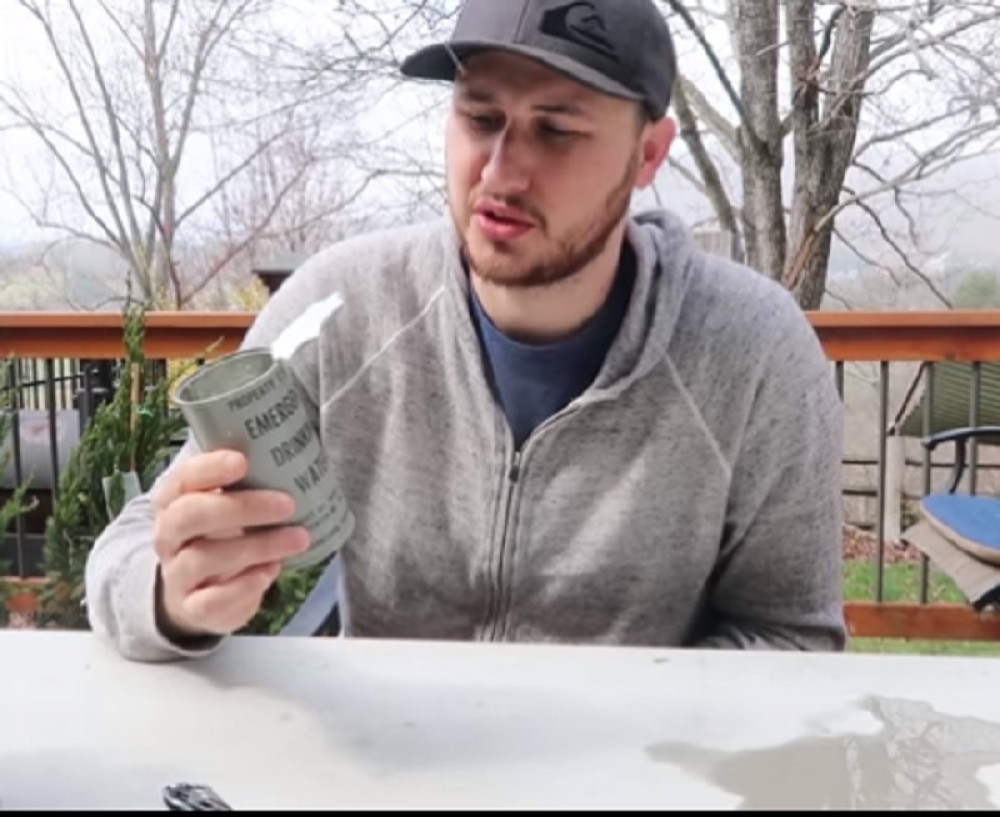 Voda je u konzervi bila 16 godina, evo šta mu se desilo kad ju je popio