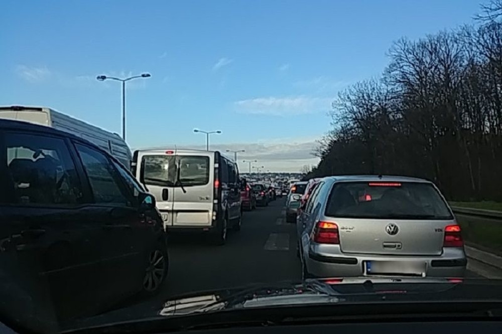 Ovako je jutros na autoputu prema centru! (FOTO)