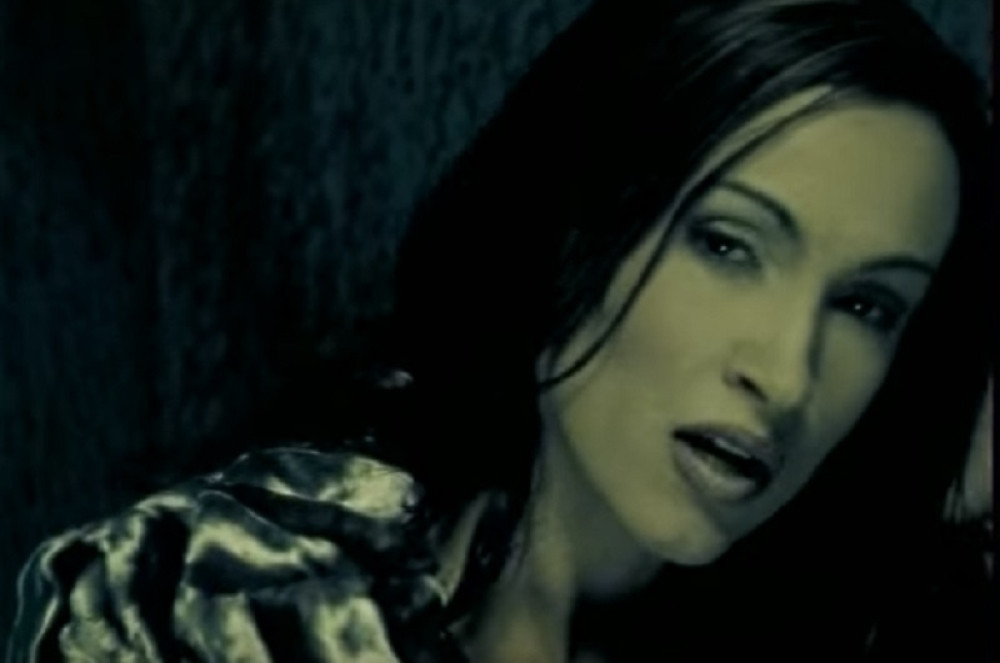 Lečila se od alkoholizma, razvela, doživela pobačaj pa NESTALA: Sada se skinula i potvrdila da je i dalje S**S SIMBOL! (FOTO)