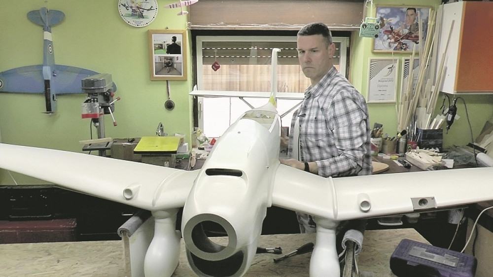 Pravi avione, njima leti i za njih živi