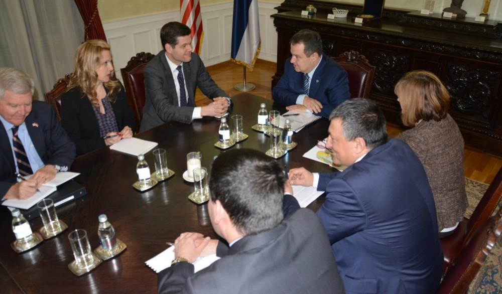 Dačić poklonio Mičelu izjavu američkog predsednika o Kosovu