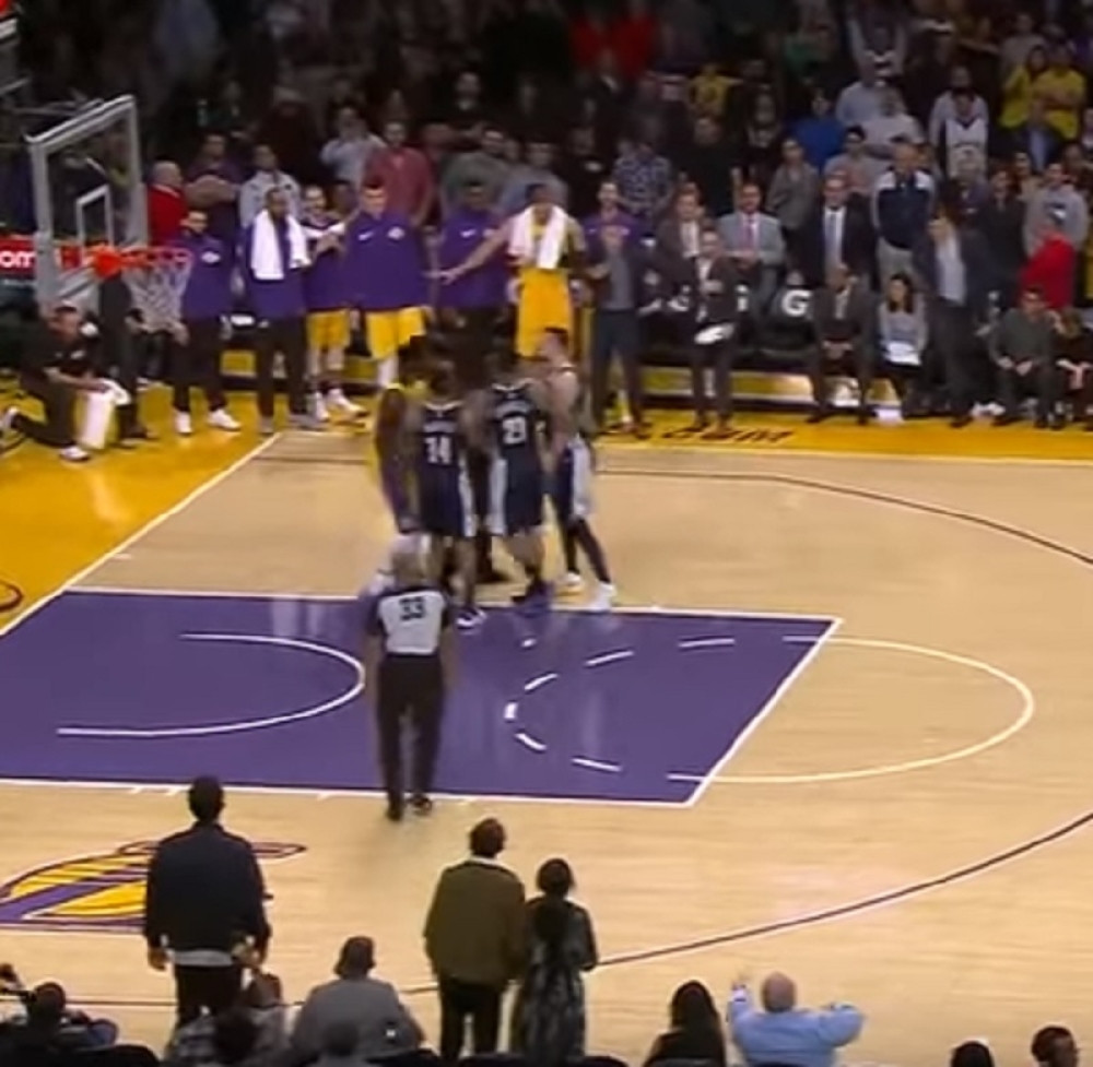 Rendl bezobrazno odgurnuo Jokića, ovaj nasrnuo na njega