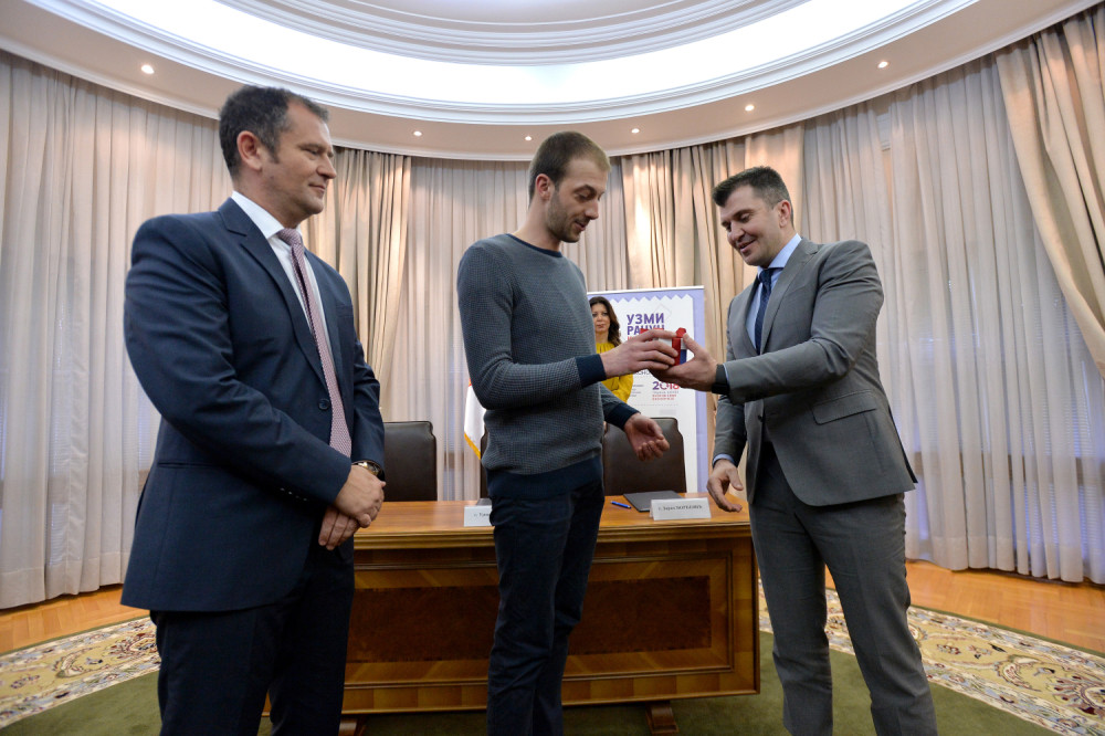 Dobitniku stana svečano uručeni ključevi