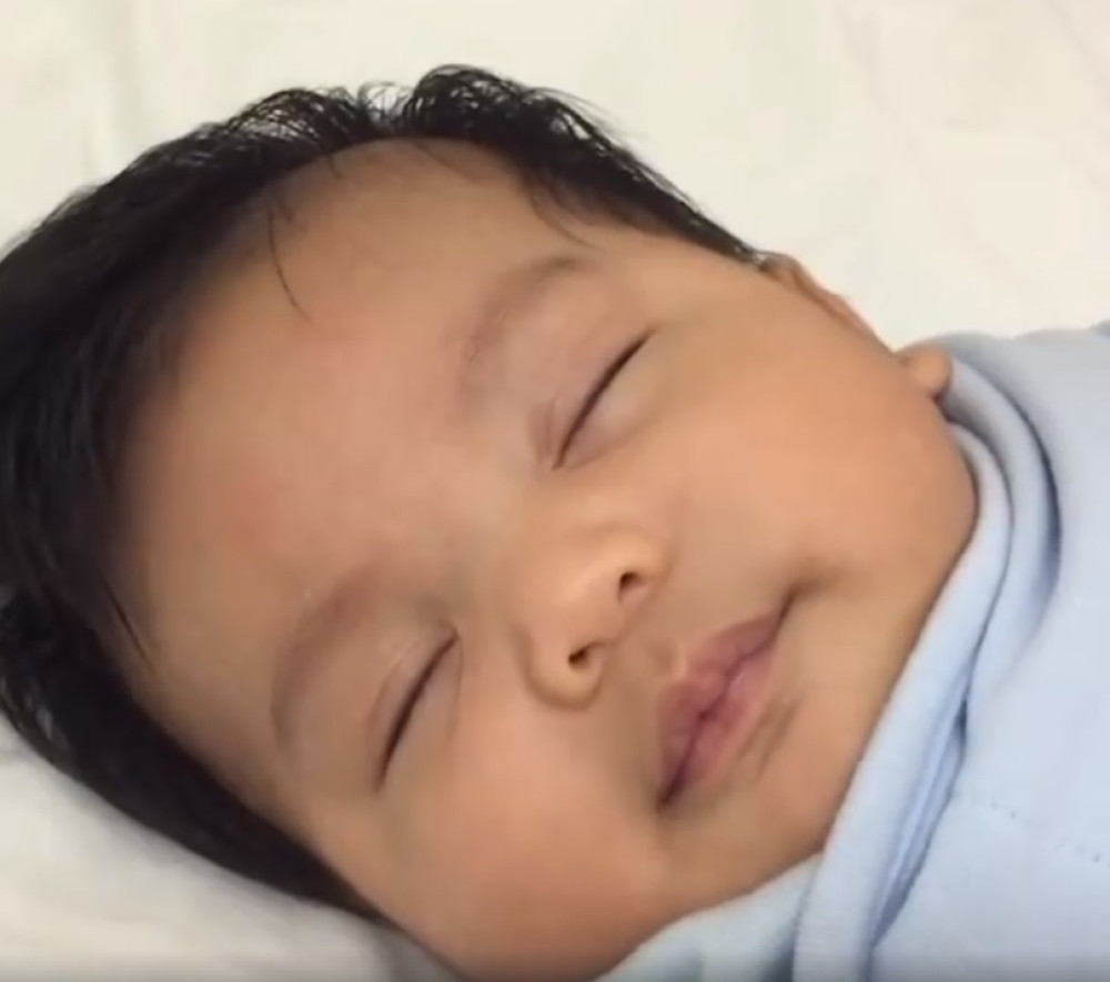 Evo kako da brzo i lako uspavate bebu! (VIDEO)