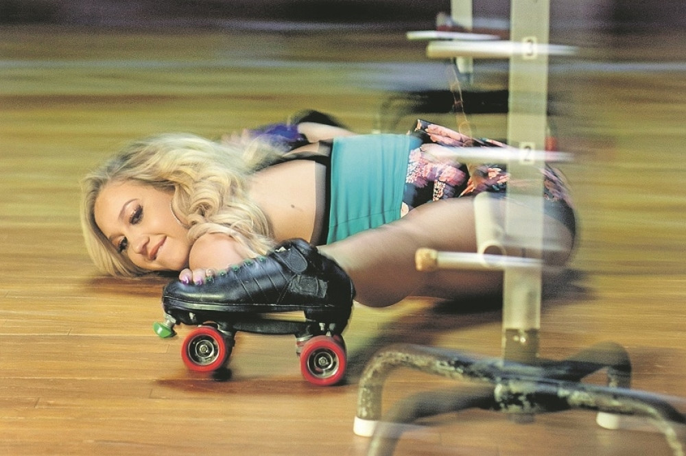 Indijci izmislili vožnju špage na rolerima (FOTO)