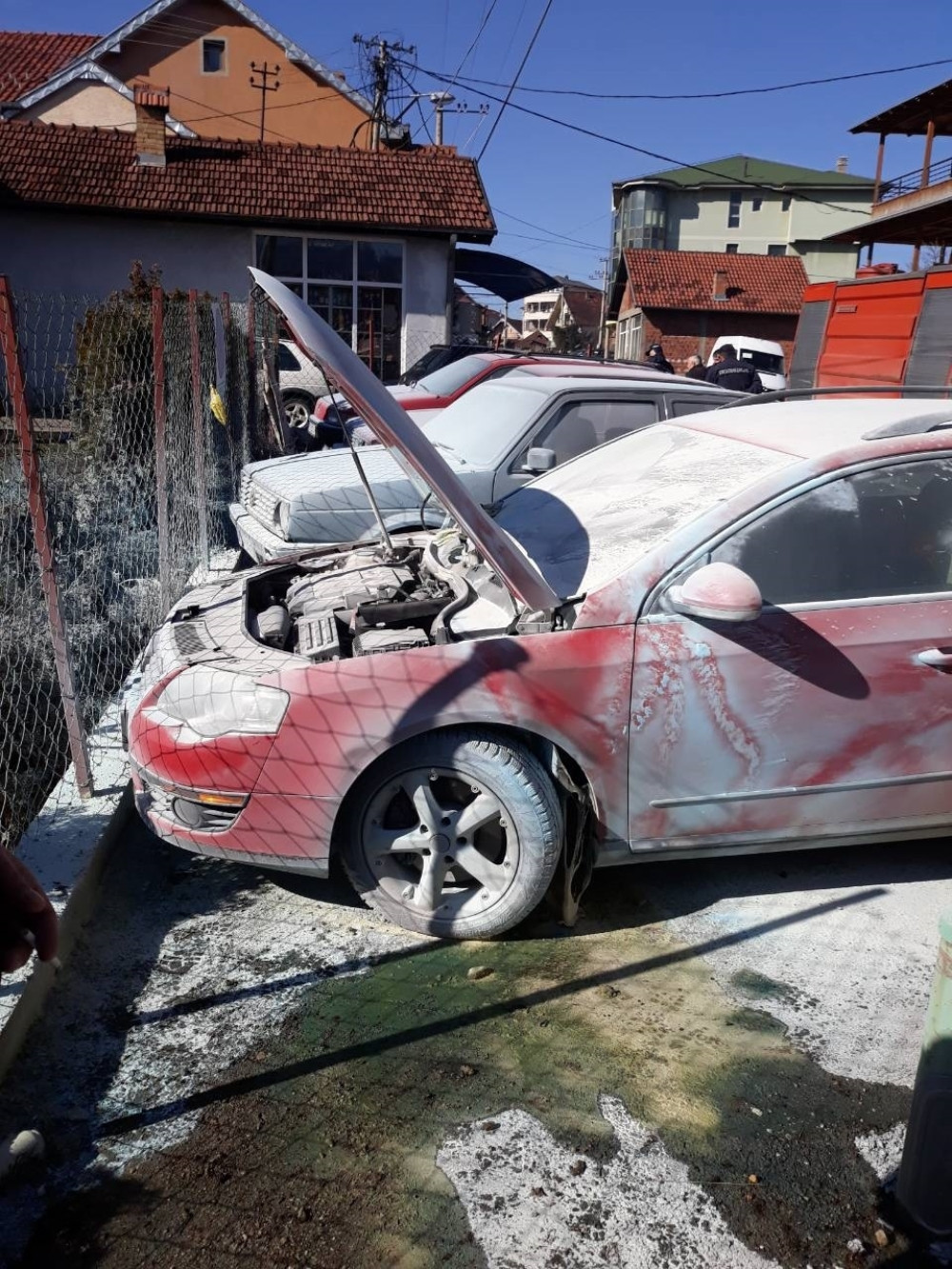 Nakon dolaska na posao na direktorov automobil bačen molotovljev koktel