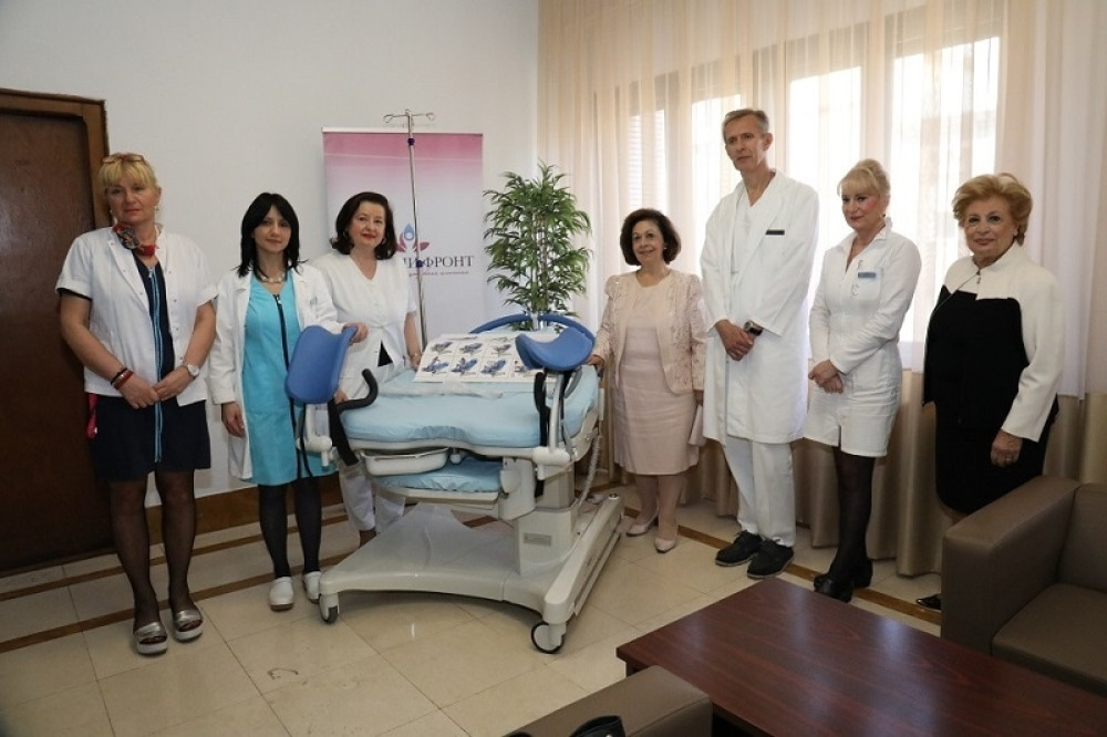 Princeza Katarina GAK "Narodni front" uručila nov sto za porođaje