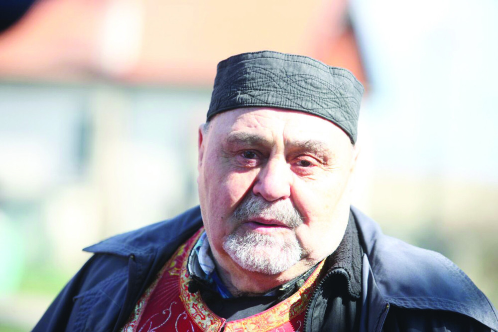 Pop se pravda, a popadija Milka ga brani!