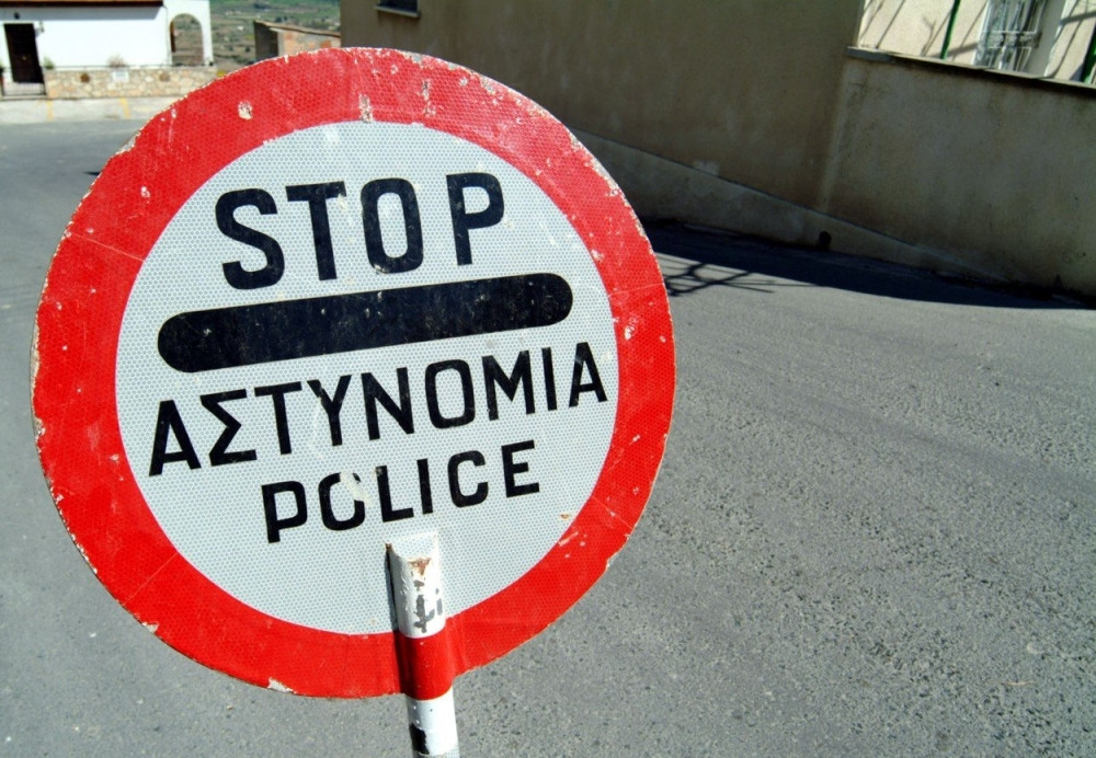 Lopovi vrebaju sa svih strana kidišu na meti torbe, telefoni! Ništa VREDNO ne ostavljajte u vozilima