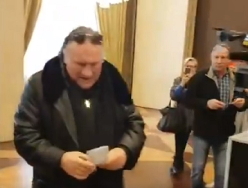 Depardje glasao na predsedničkim izborima (VIDEO)
