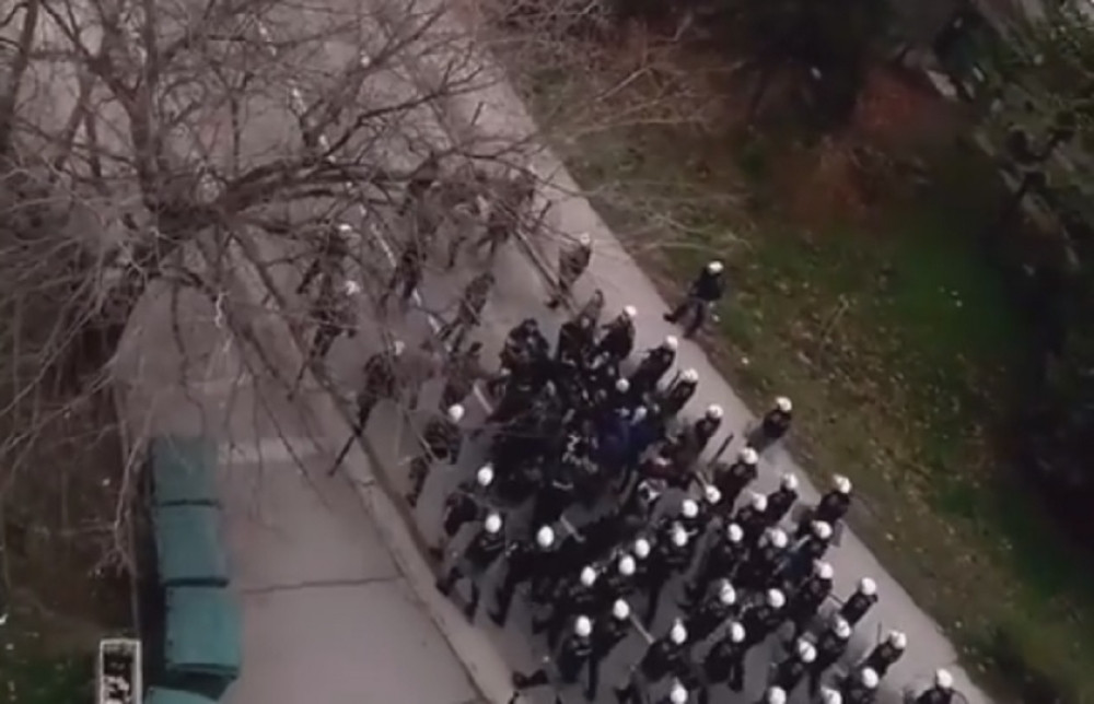 Navijači se potukli s policijom, pogledajte šta se dogodilo (VIDEO)