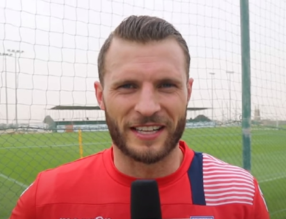 Opijao se sa ženom, pa izbačen iz tima