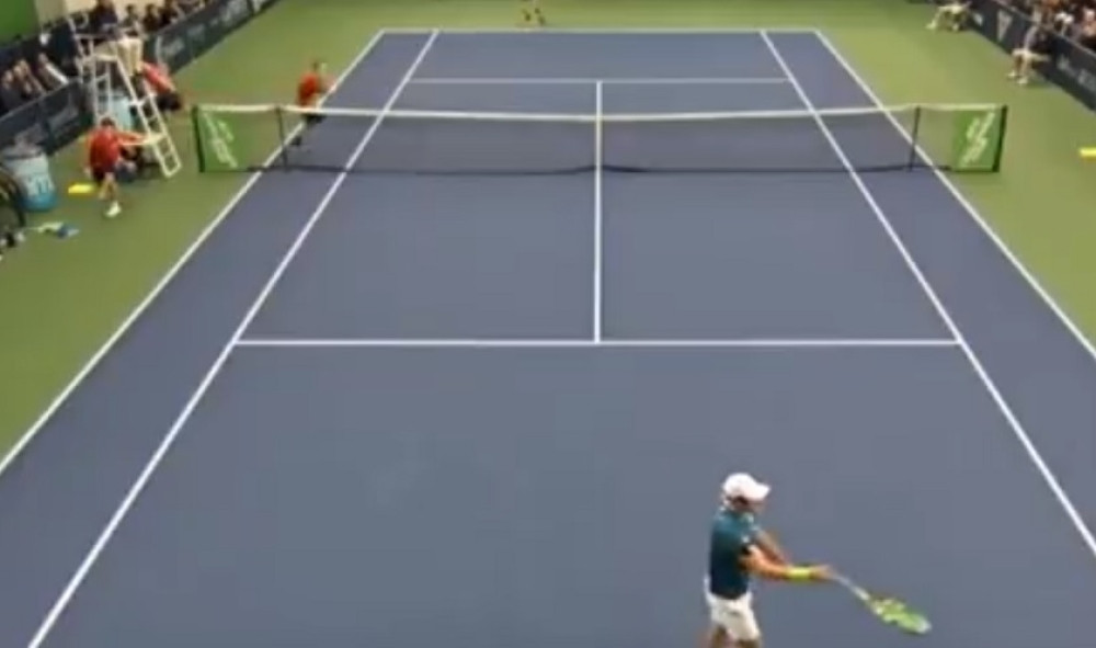 Teniser dao skupljačici lopti da servira, a sudija priznao poen! (VIDEO)