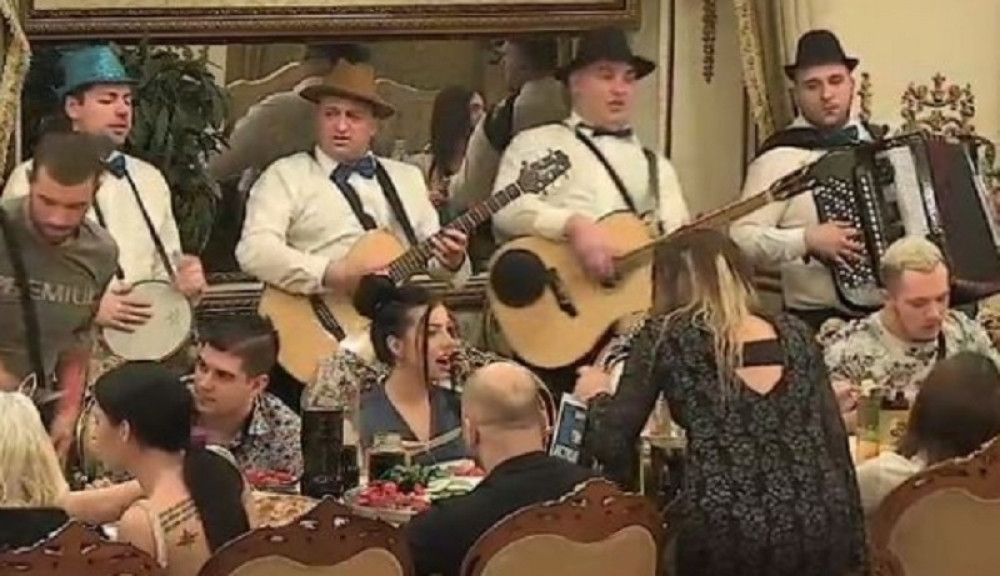 Učesnica "Parova" slavi rođendan, šok je usledio kada se on pojavio u vili